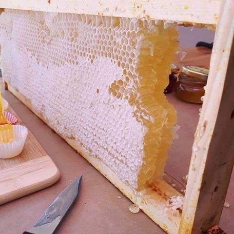 rauwe honing in kader